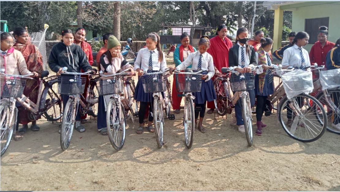 छात्रालाई साइकल