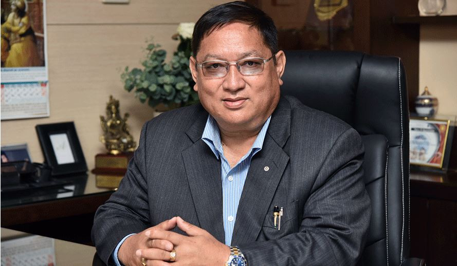 स्वत: विजयी घोषित गर्न माग गर्दै उमेश श्रेष्ठ निर्वाचन आयोग जाँदै