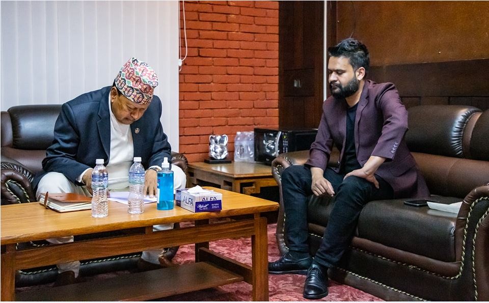 काठमाडौंका ६८ स्वास्थ्य संस्थाको प्रशासन बन्द गराइदिने बालेनको चेतावनी