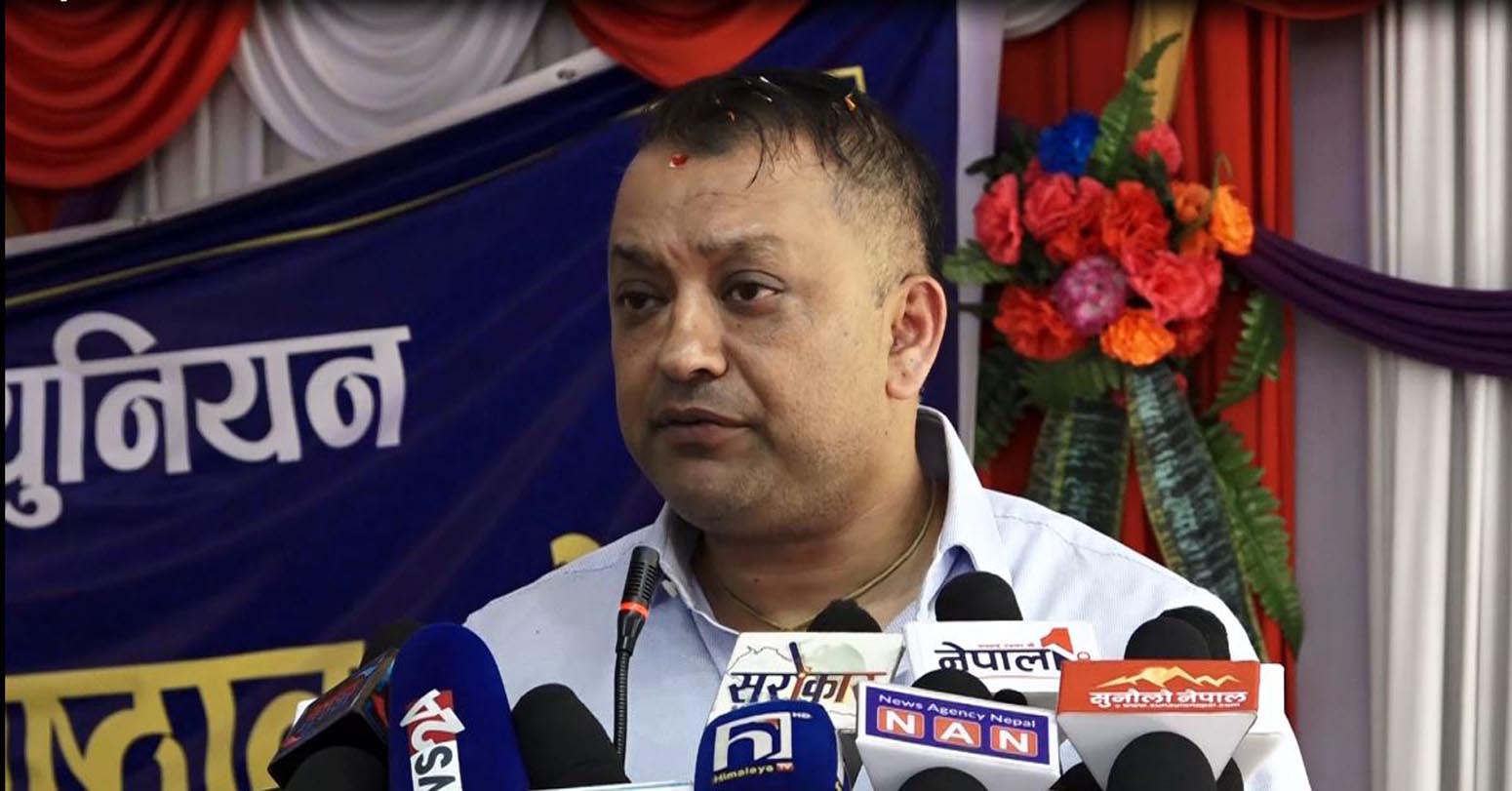 देश प्रधानमन्त्री र पूर्व प्रधानमन्त्रीहरूको नियन्त्रणमा पर्‍यो