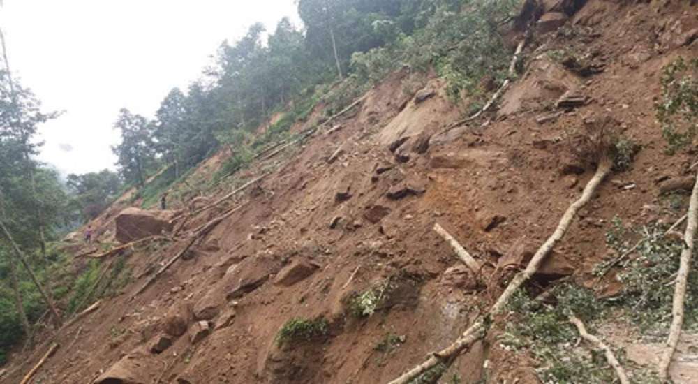 मकवानपुरमा पहिराले घर बगाउँदा एक जनाको मृत्यु, ६ जना बेपत्ता