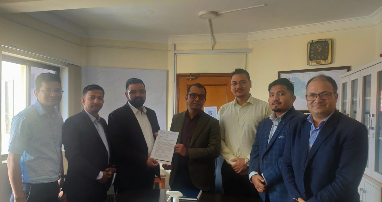 बजार सुधारको माग गर्दे धितोपत्र ब्रोकर एशोसिएसनले बुझायो ज्ञापन पत्र