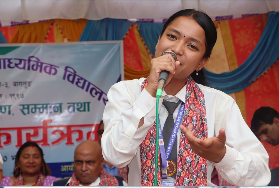 गायनमा सिम्रनको चर्चा, पढाइसँगै गायन क्षेत्रलाई अगाडि बढाउने
