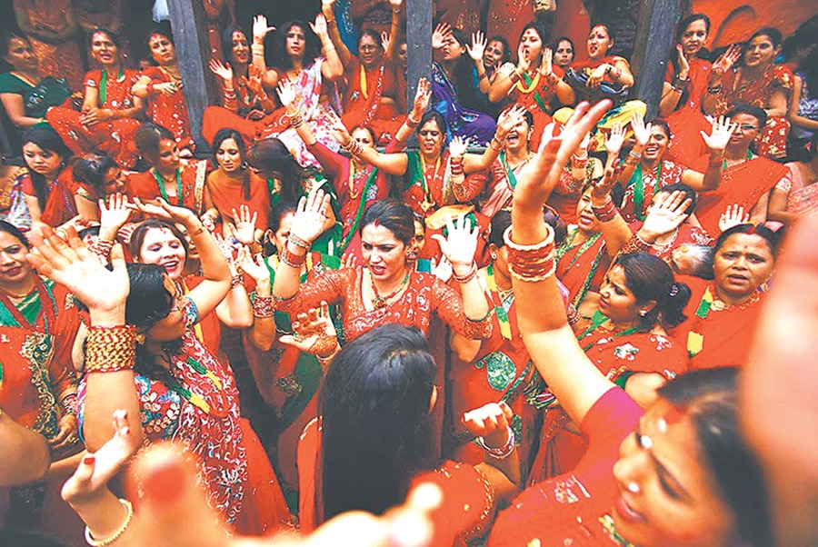 आज दर खाएर सुरु हुँदैछ तीज, व्रतका लागि शक्ति सञ्चय गर्ने परम्परा