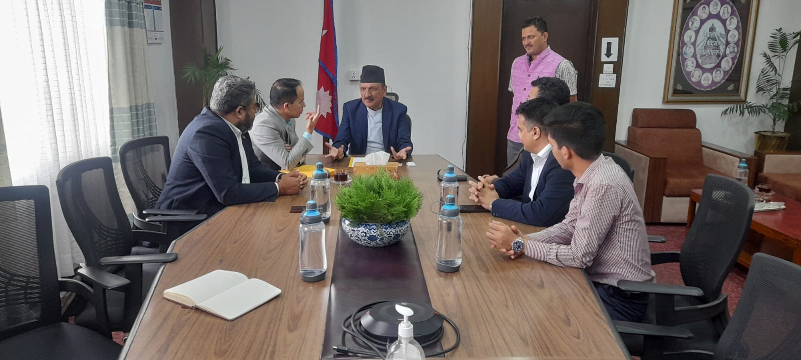 अर्थमन्त्रीसंग नाडा प्रतिनिधिहरुको छलफल