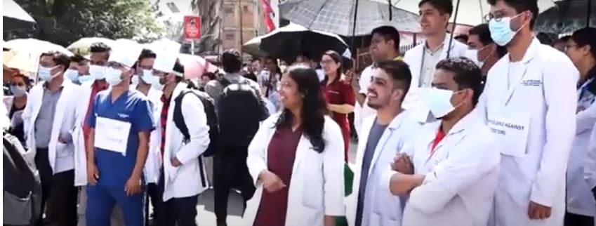 शान्तिसुरक्षाको माग राख्दै चिकित्सकहरु आज पनि आन्दाेलित