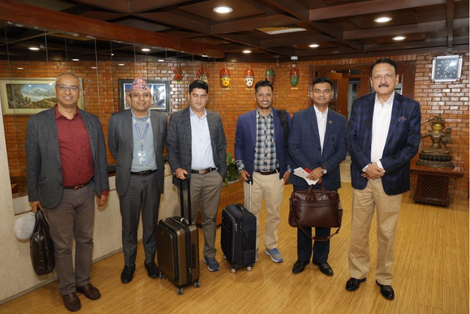 अर्थमन्त्रालयको टोली लिएर अर्थमन्त्री महत मोरक्को प्रस्थान