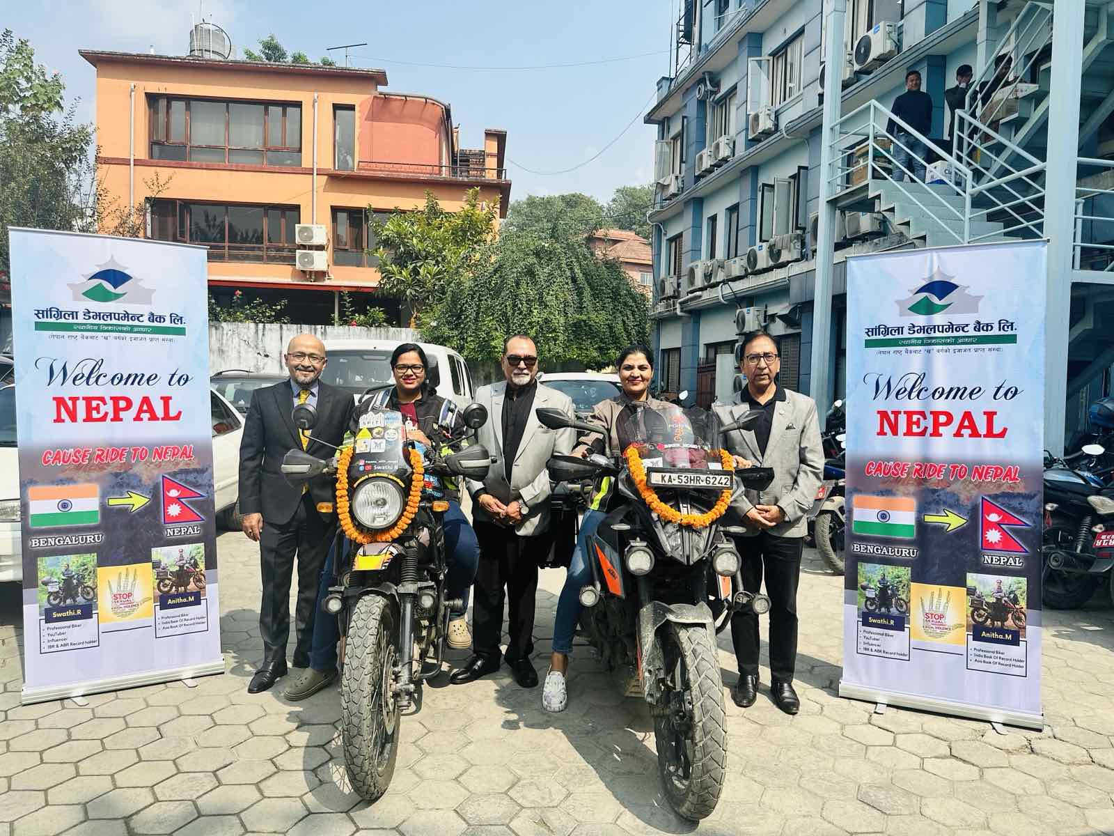साँग्रिला डेभलपमेन्ट बैंकद्धारा भारतबाट आएका दुई महिला बाइक राइडरलाई स्वागत