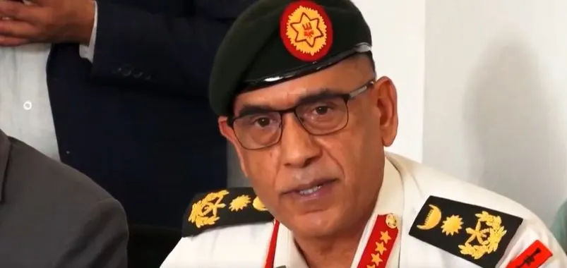 प्रधानसेनापति किन मौन ?
