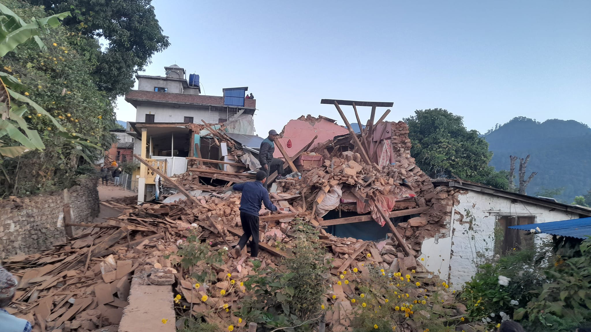 भूकम्प अपडेट: १५७ जनाको मृत्यु, १६६ घाइते