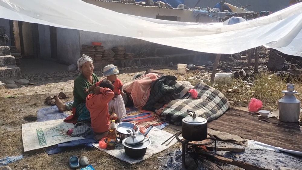 भूकम्पपीडितको गुनासो: राहतले छाक कट्यो, रात कटेन