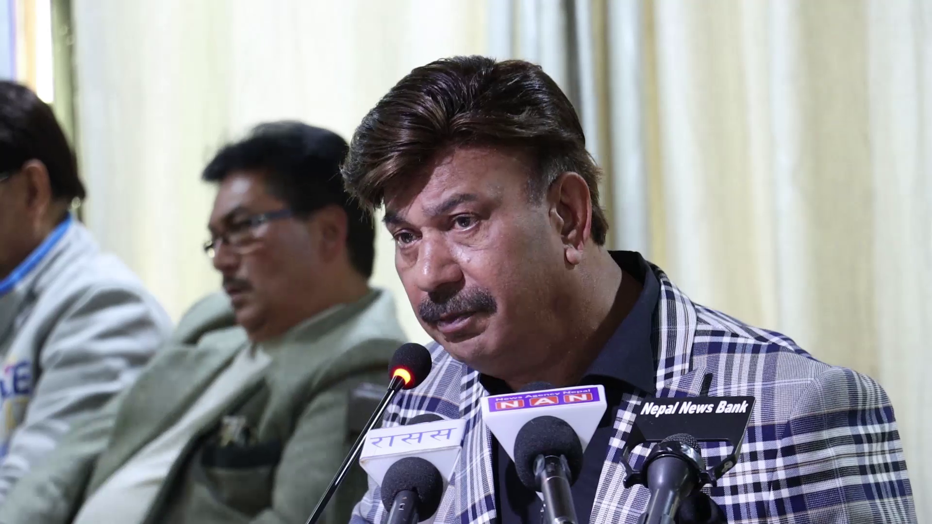 कलाकारले गलत सन्देश दिने विज्ञापन गर्नु हुँदैनः भुवन केसी