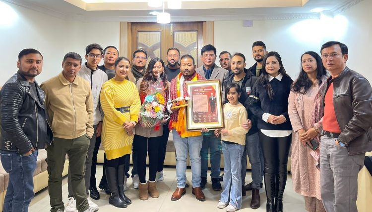 गोर्खा वारियरका निर्देशक चाम्सलाई शुभकामना सम्मान