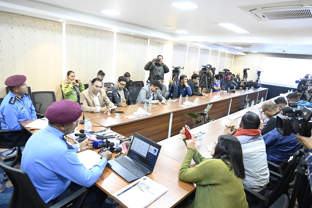 केन्द्रीय प्रहरी प्रवक्ताप्रहरी नायव महानिरीक्षक भिम प्रसाद ढकालद्वारा सञ्चारकर्मीहरूसँग साक्षात्कार