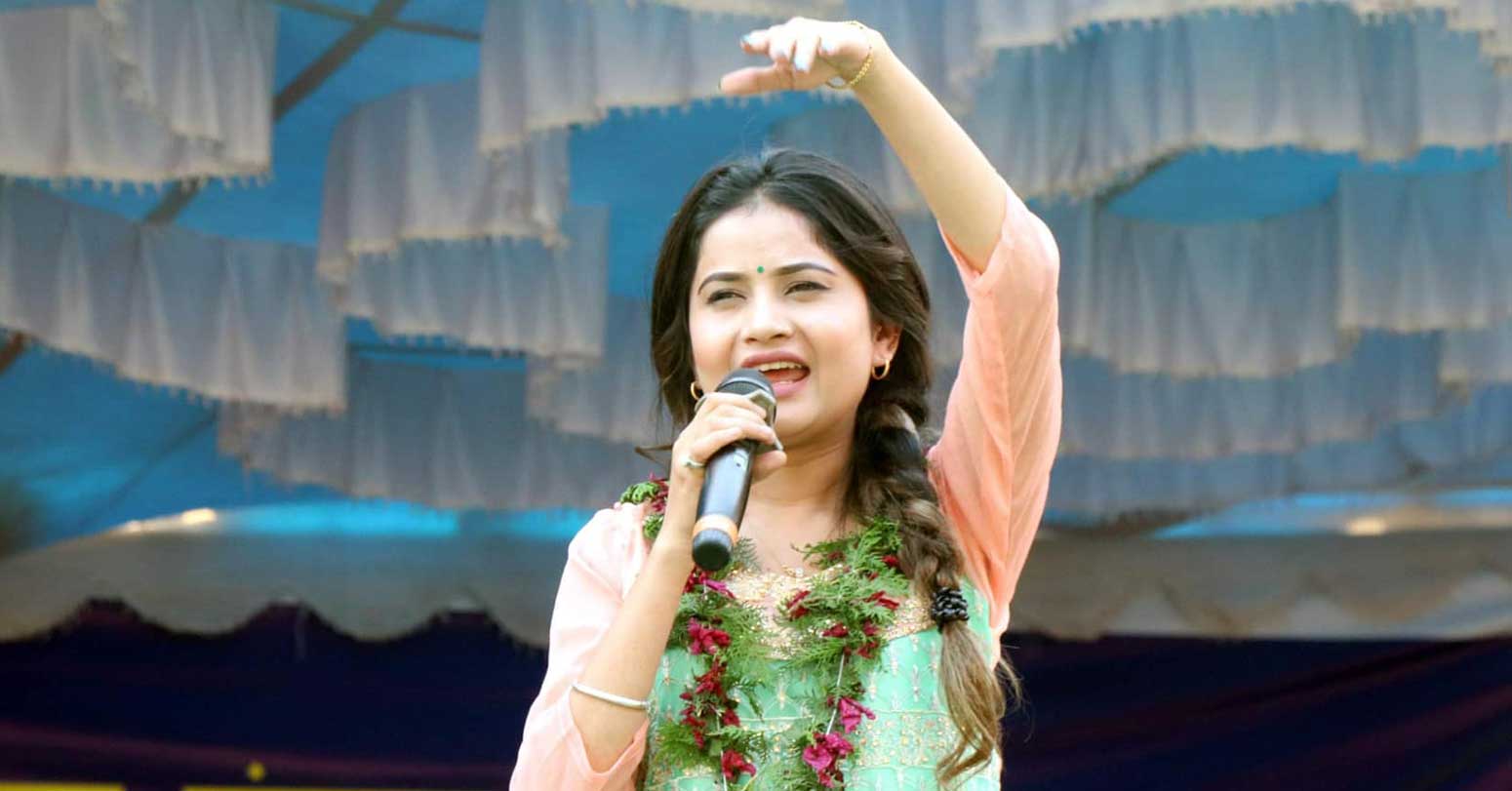 लगनगाँठो कस्दै धोकेबाज गायिका एलिना चौहान
