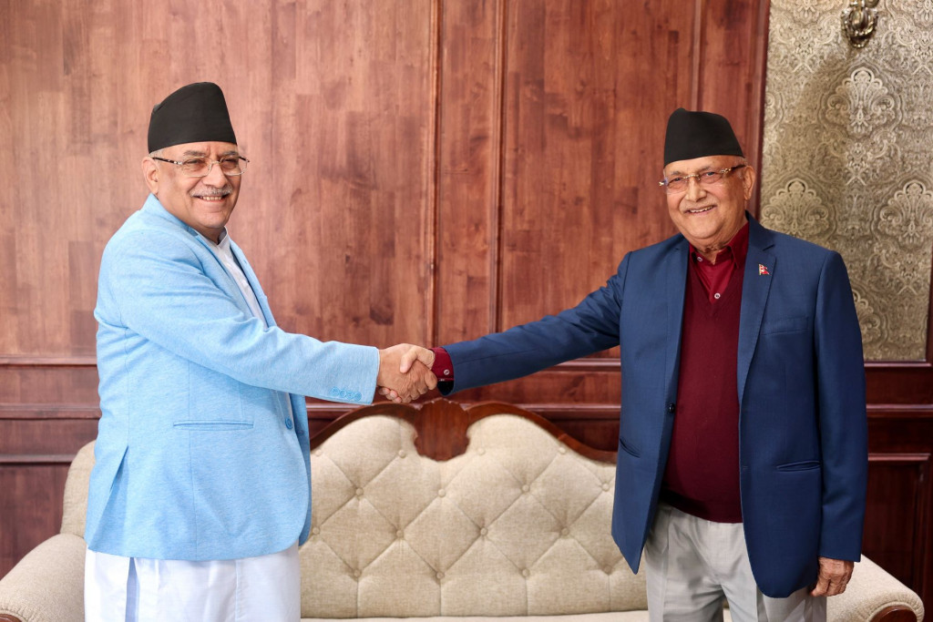 प्रचण्ड र ओलीबीच छलफल