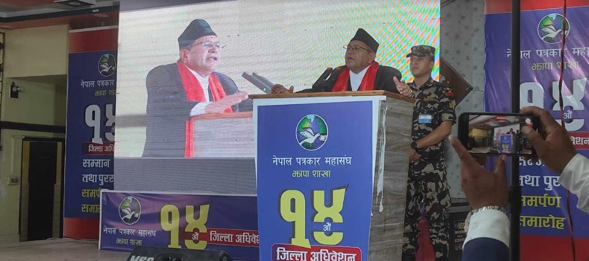 आचार्य र हुमागाईँलाई मोती पत्रकारिता पुरस्कार प्रदान