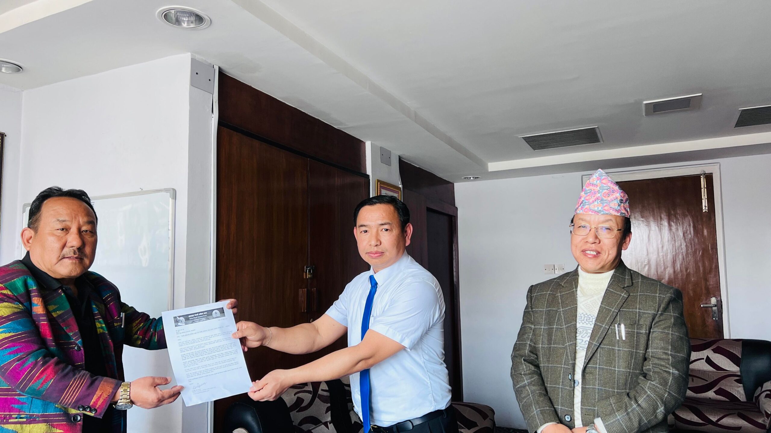 नेपाली भाषालाई खजजुम्ली भन्न र नेपाली साहित्यको परिभाषा सच्याउन तिगेलाको ज्ञापनपत्र