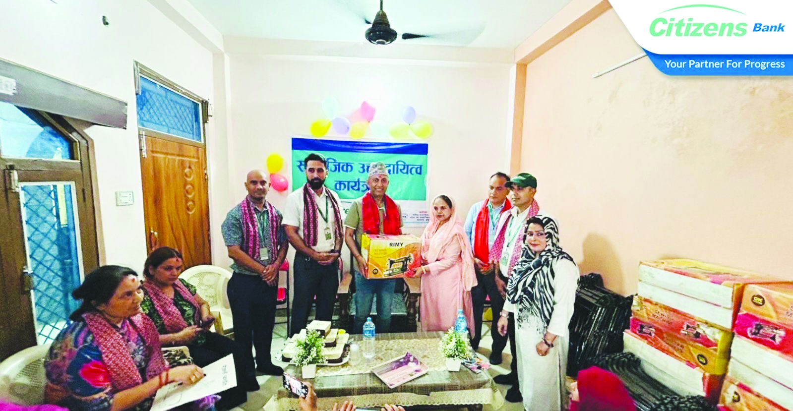 सिटिजन्स बैंकद्वारा फातिमा फाउन्डेसन नेपाललाई सिलाई मेसिन प्रदान