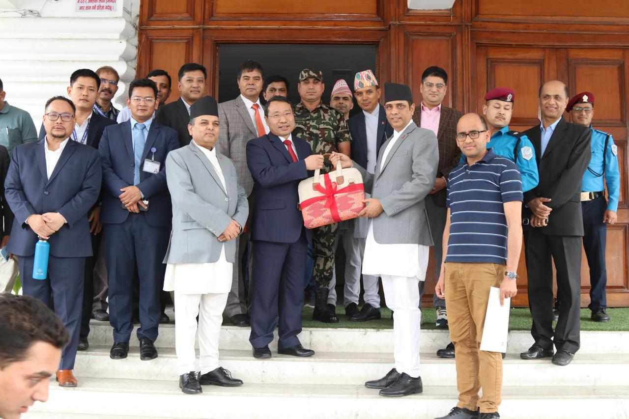 बजेटको तयारी पूरा, अर्थमन्त्री पुन बजेट पारित गर्न प्रधानमन्त्री तथा मन्त्रिपरिषद्को कार्यालय प्रस्थान