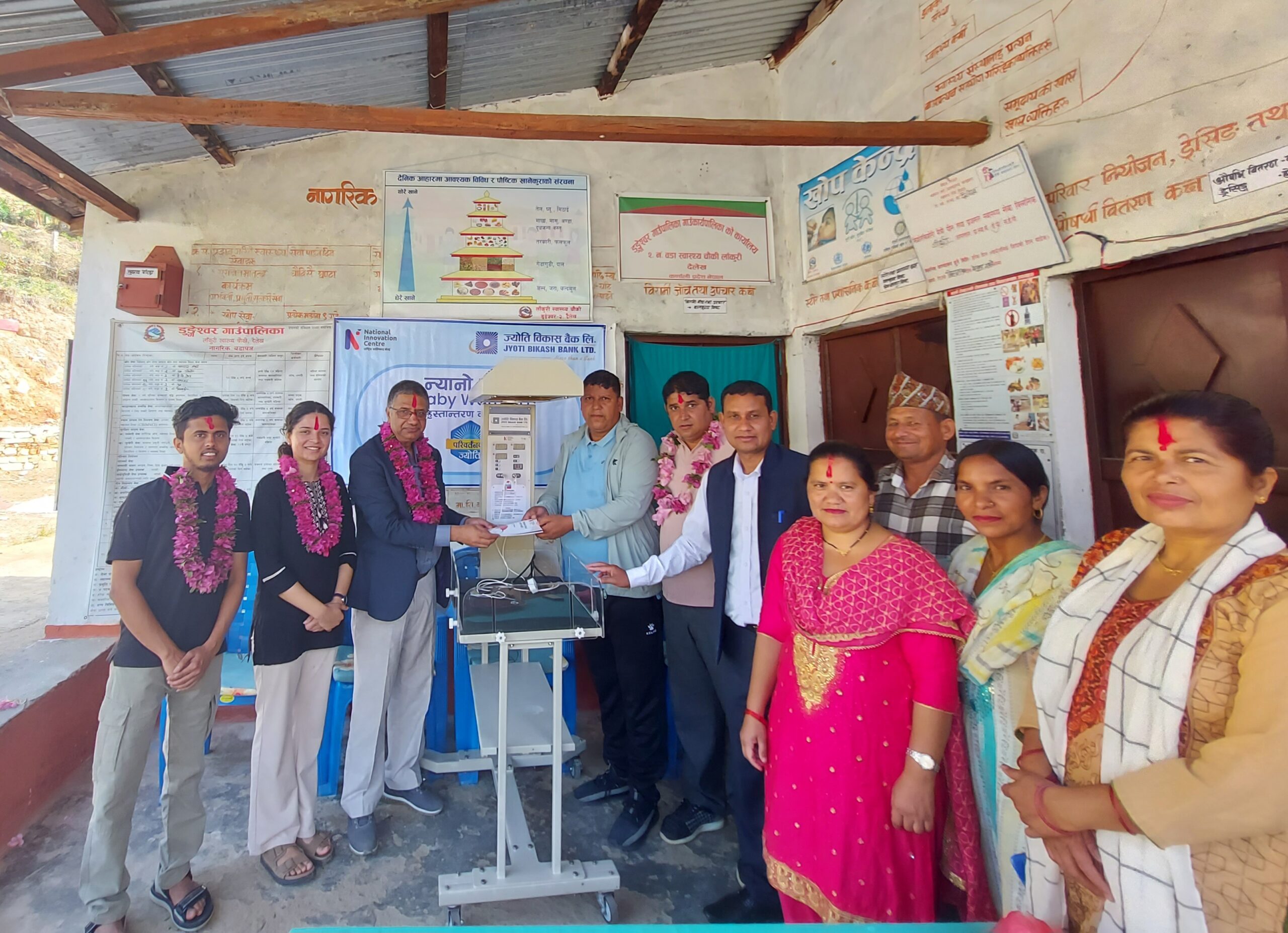 ज्योति विकास बैंकद्वारा कर्णालीका दुर्गम तथा ग्रामीण क्षेत्रका ५ स्वास्थ्य चौकीलाई बेबी वार्मर प्रदान