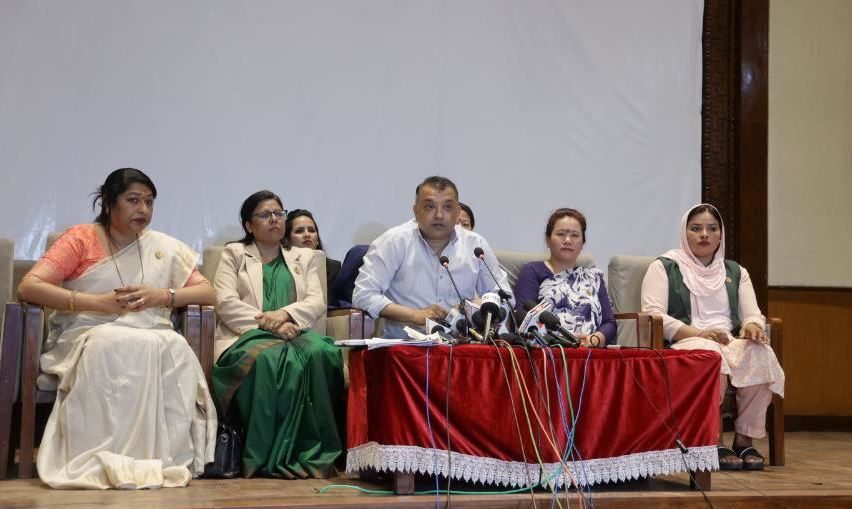 गृहमन्त्री संसदीय छानबिन समितिबाट डराउनुभयाे : गगन थापा