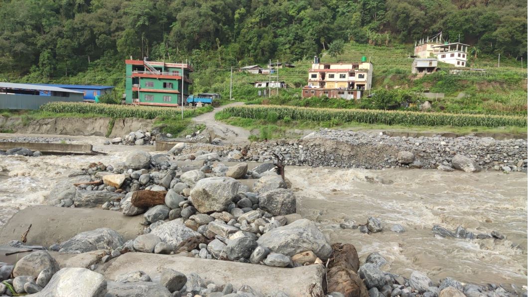 बाढीपहिरोको दुई महिना : सुरक्षित बासस्थानको माग गर्दै पीडित