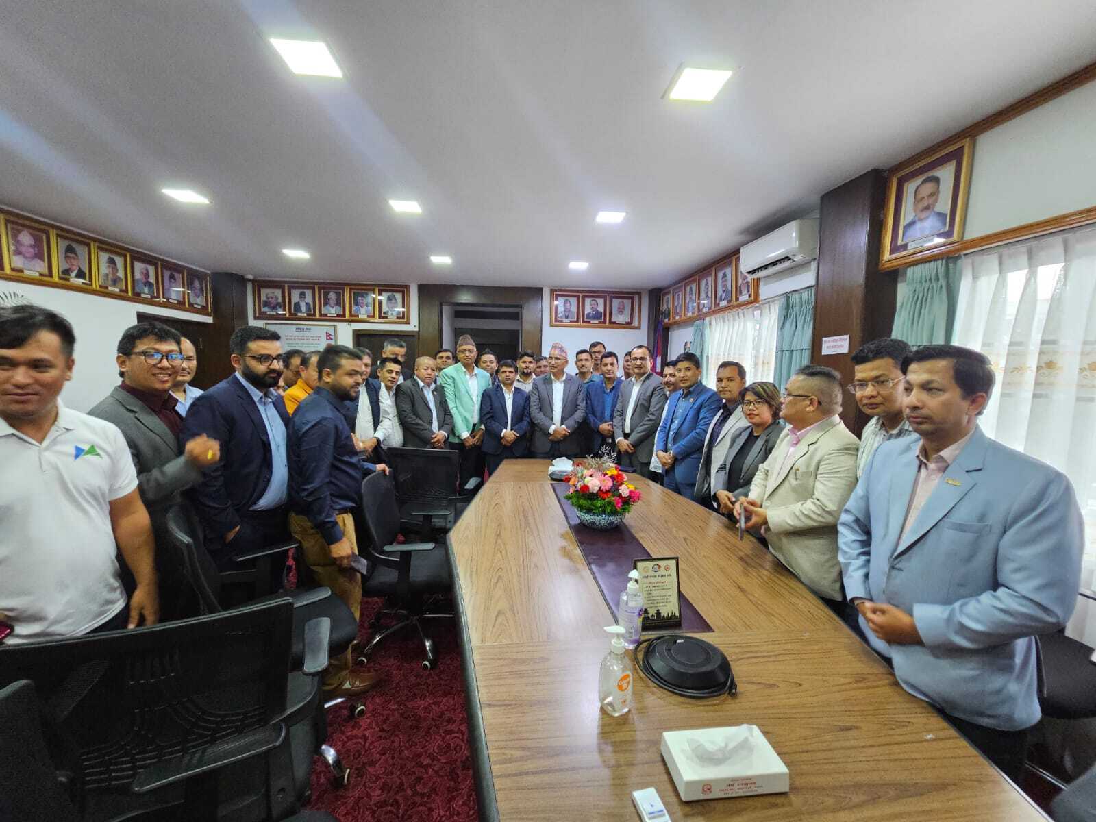 बैंकर एशोसियसनका प्रतिनिधिद्धारा अर्थमन्त्री पौडेल समक्ष भेटघाट