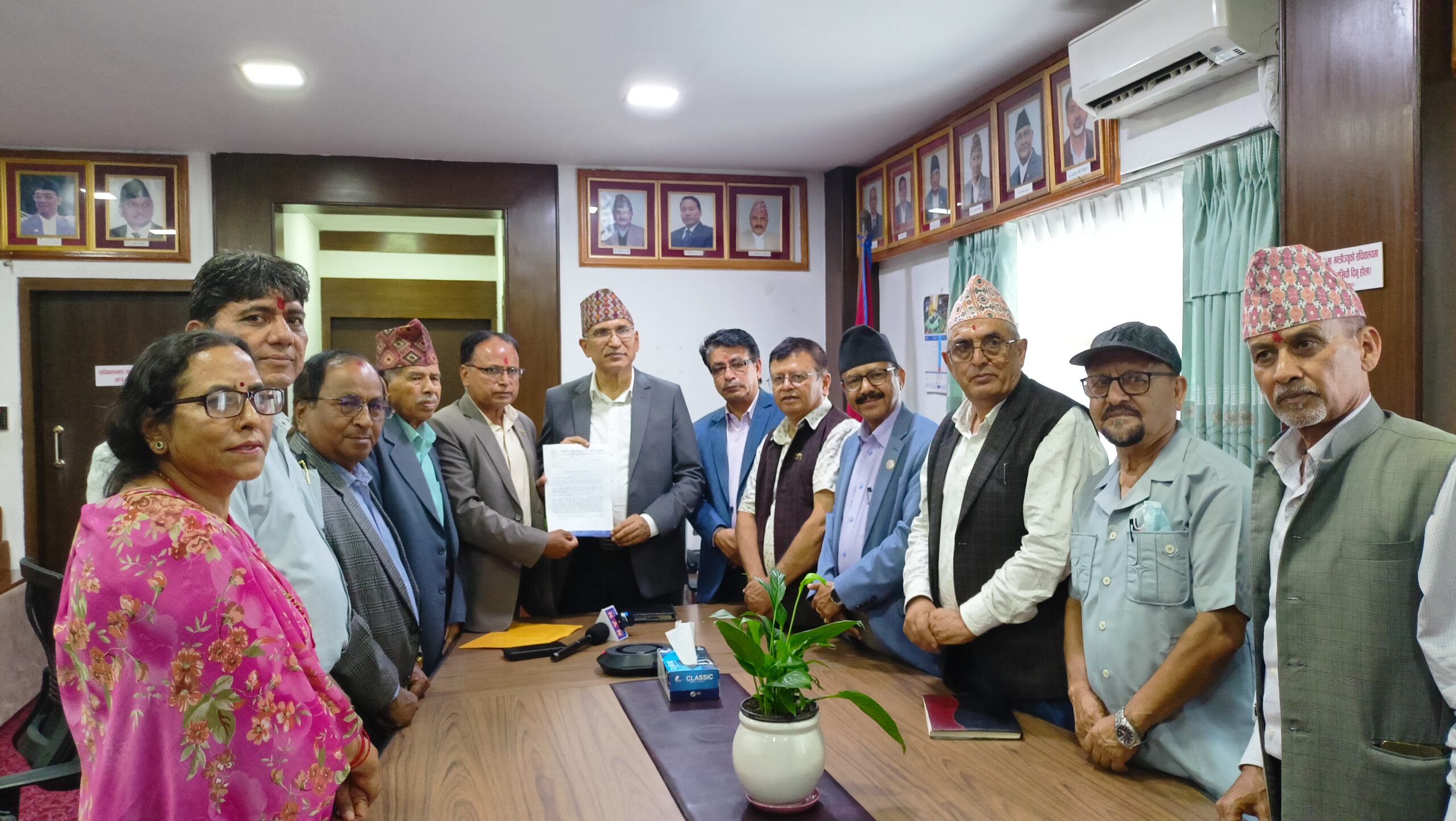 घरेलु तथा साना उद्योगलाई प्रवधन गर्ने सरकारको स्पष्ट नीति छ : अर्थमन्त्री पौडेल