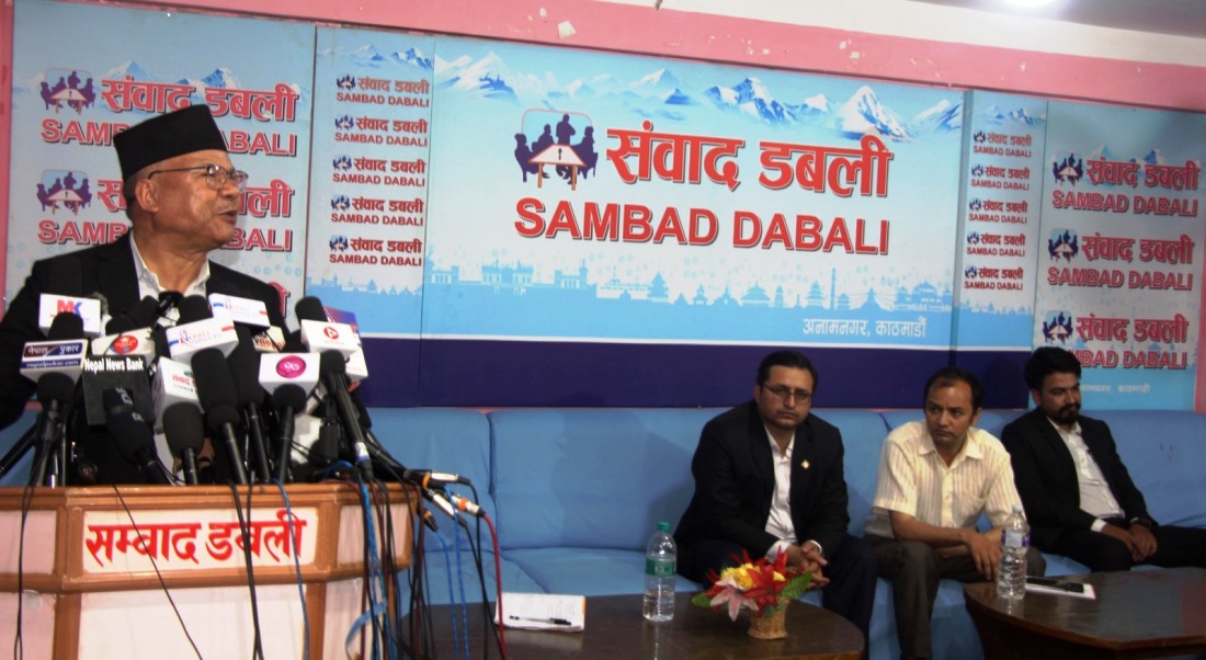 कानुनविद् भन्छन, ओलीलाई प्रधानमन्त्री नियुक्त गर्नु असंवैधानिक, सर्वोच्च अदालत जान्छौं