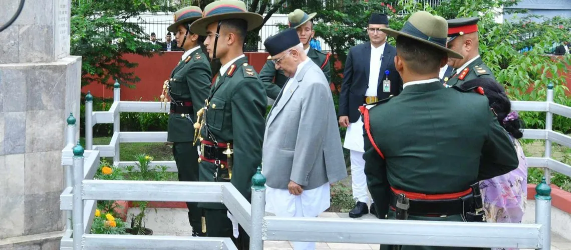 प्रधानमन्त्री ओली र मन्त्रीहरुले गरे लैनचौरस्थित शहीदको शालिकमा माल्यार्पण