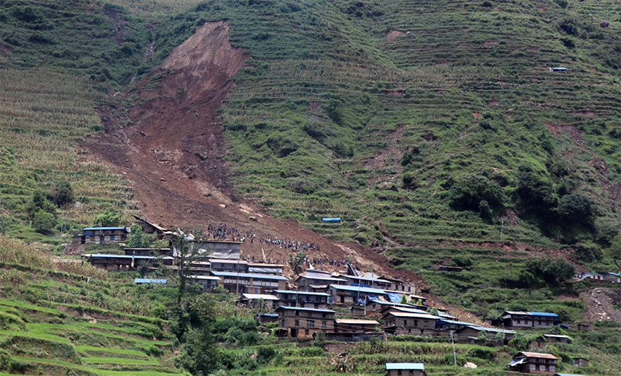 पहिरोमा पुरिएर सात जनाको मृत्यु