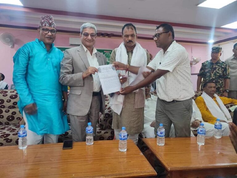 मुसहर समुदायद्वारा गृहमन्त्री लेखकलाई पाँच बुँदे मागसहितको ज्ञापनपत्र