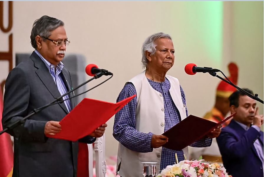 बङ्गलादेशमा युनुसद्वारा अन्तरिम सरकारको नेतृत्व ग्रहण, दुई विद्यार्थी नेता पनि मन्त्रिपरिषद्मा