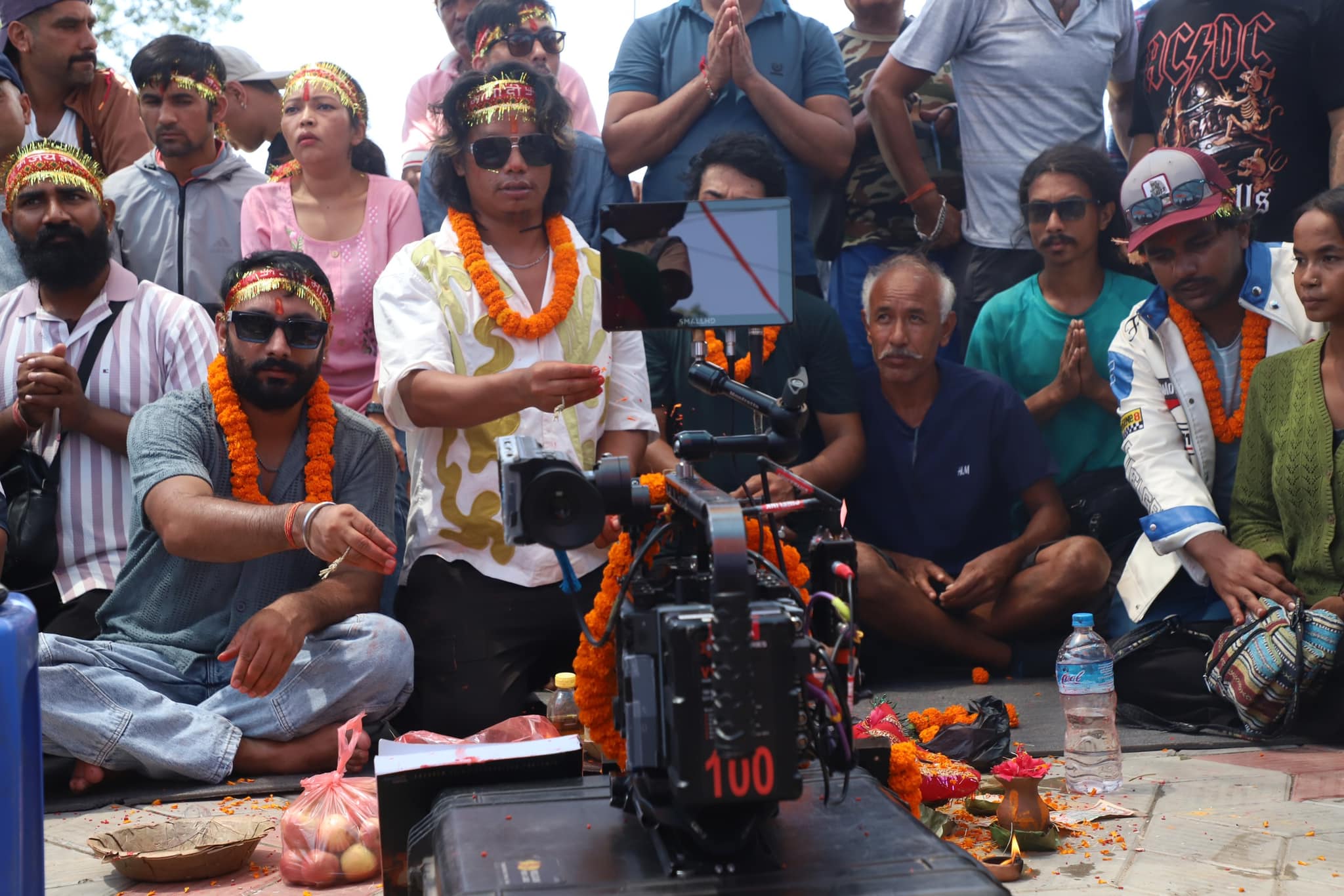 ‘प्रविधि पूजा’ गर्दै चलचित्र ‘बलिदान’ को छायाङ्कन शुभारम्भ, निर्देशक भन्छन्, ‘बलिदानको बिगुल’ फुक्यौँ