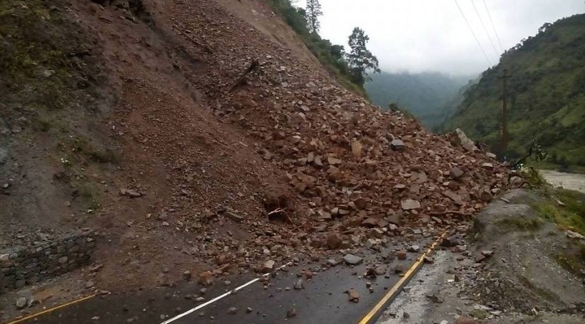 पहिरोका कारण देशका पाँच राजमार्ग पूर्ण रूपमा अवरुद्ध