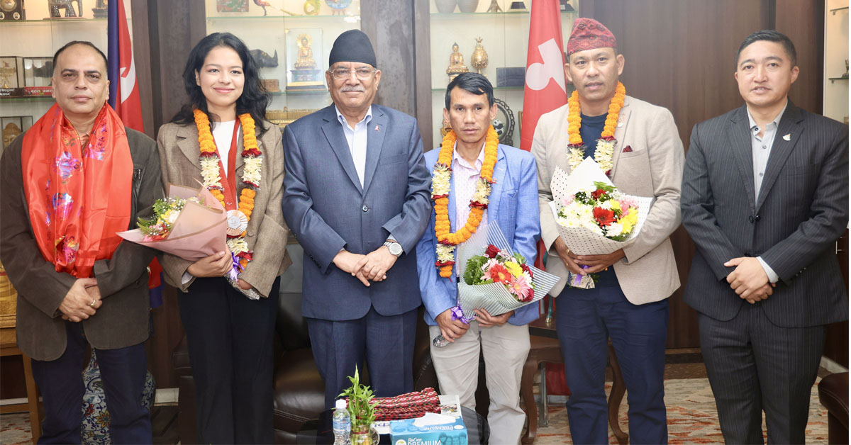 पाराओलम्पिकमा कास्य पदक विजेता पलेशालाई प्रचण्डले गरे सम्मान