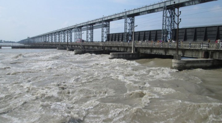 सप्तकोशीमा जलसतह बढेपछि कोशी ब्यारेजका ४३ ढोका खोलिए