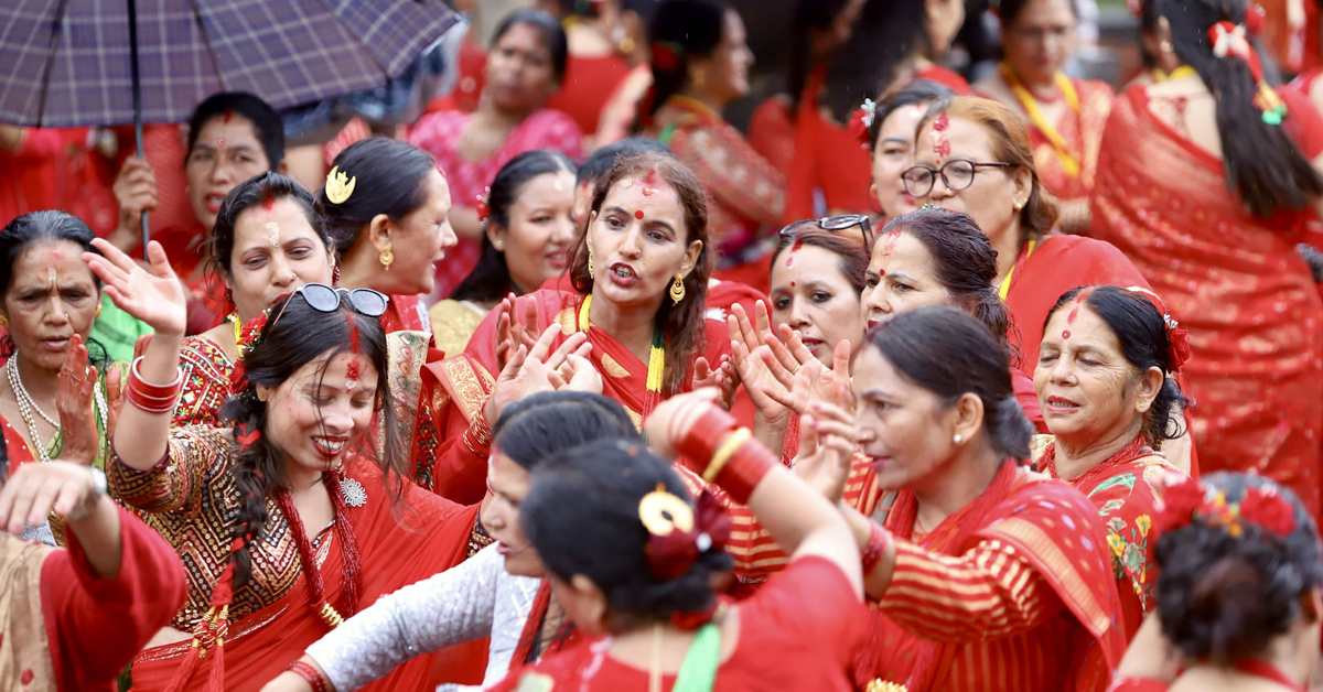 तीजको तयारी दर खाने दिनसँगै सुरु, महिलाहरू उत्साहपूर्वक पर्व मनाउन व्यस्त