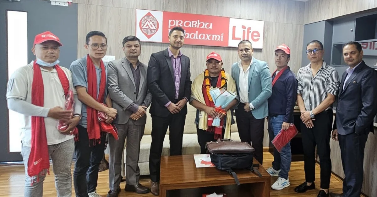 प्रभु महालक्ष्मी लाइफद्वारा तामाङलाई ३० लाख रुपैयाँको बीमालेख र नगदसहित सम्मान