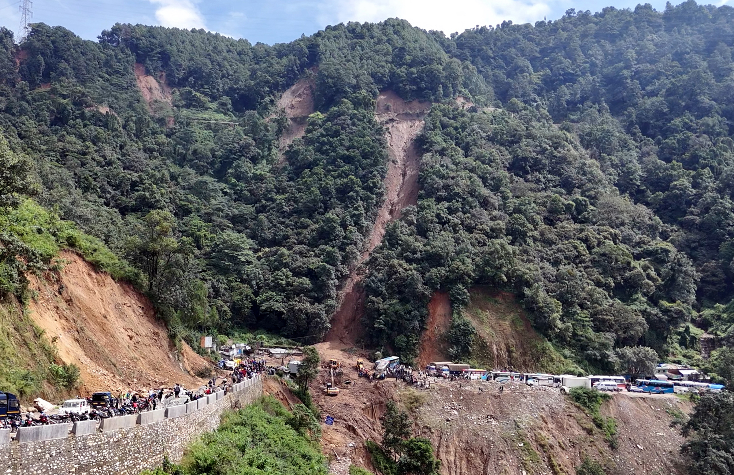 बाढीपहिरामा परी दुई सय ३३ जनाको मृत्यु