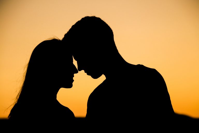 प्रेमको प्रतीक चुम्बन