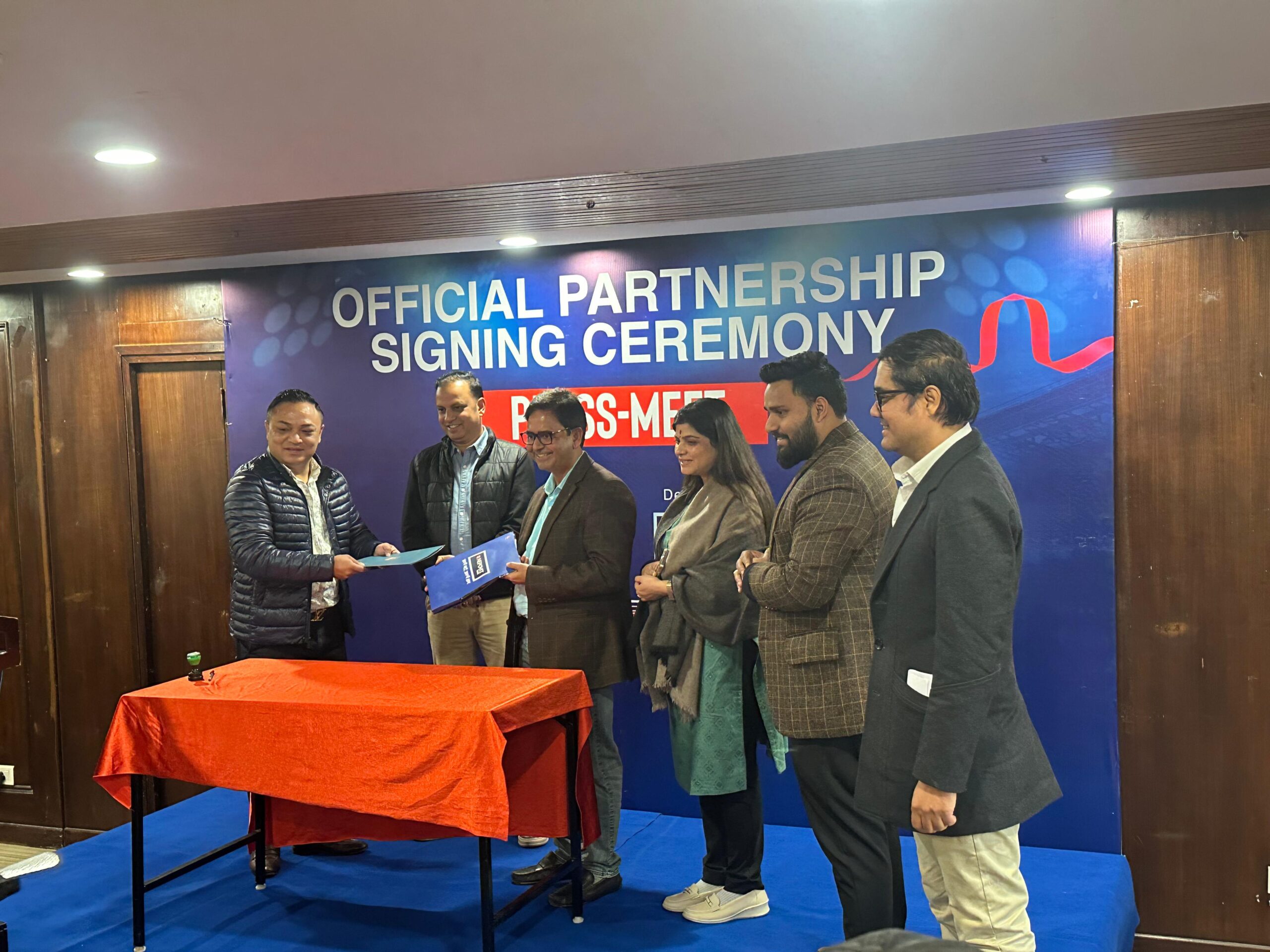 एनपिएलमा टीम जनकपुर बोल्ट्स र नेपाल सेरामिक इण्डस्ट्रीसँग डेकोरबिच सम्झौंता