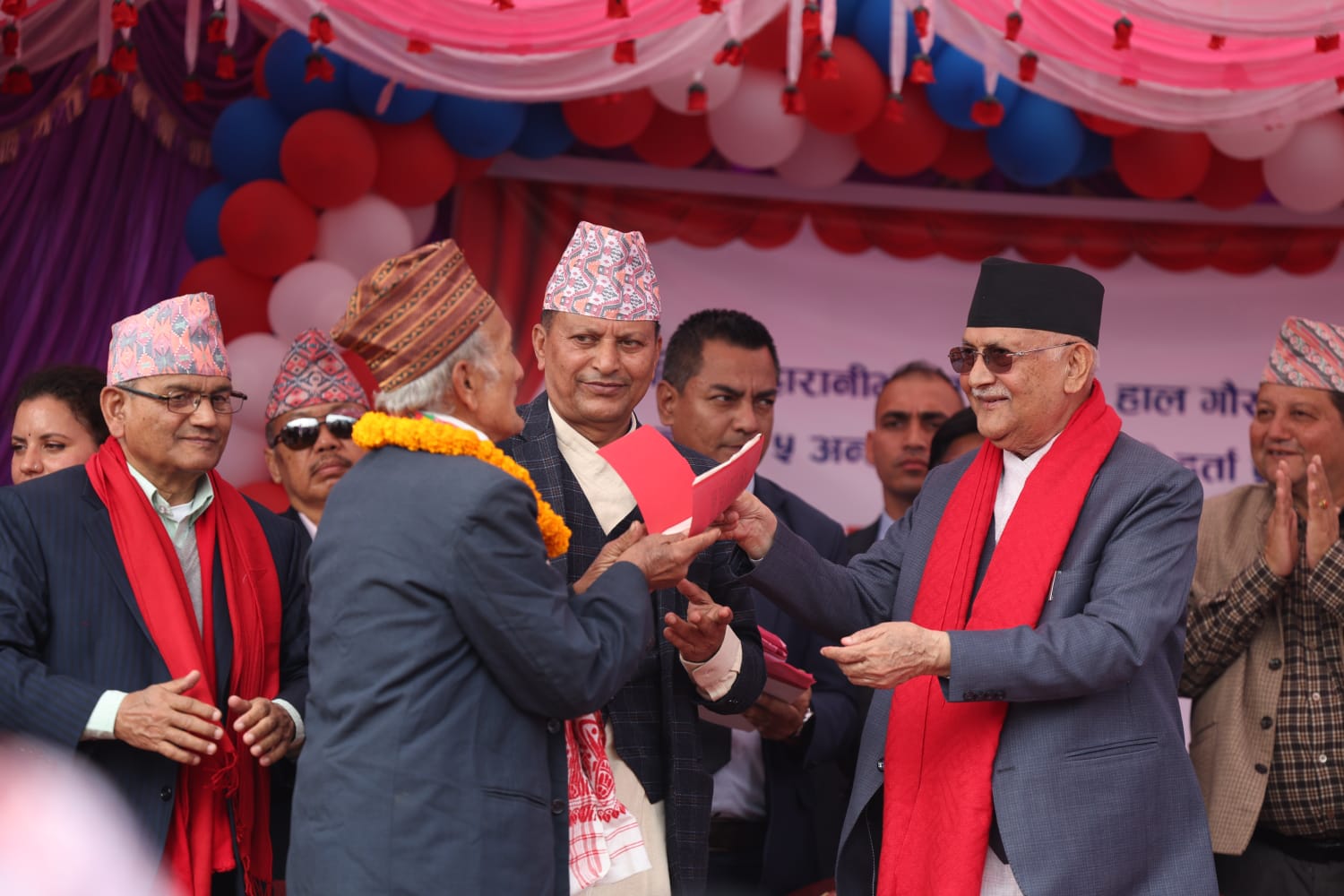 महारानीझोडामा जग्गाधनी दर्ता प्रमाणपूर्जा वितरणको शुभारम्भ