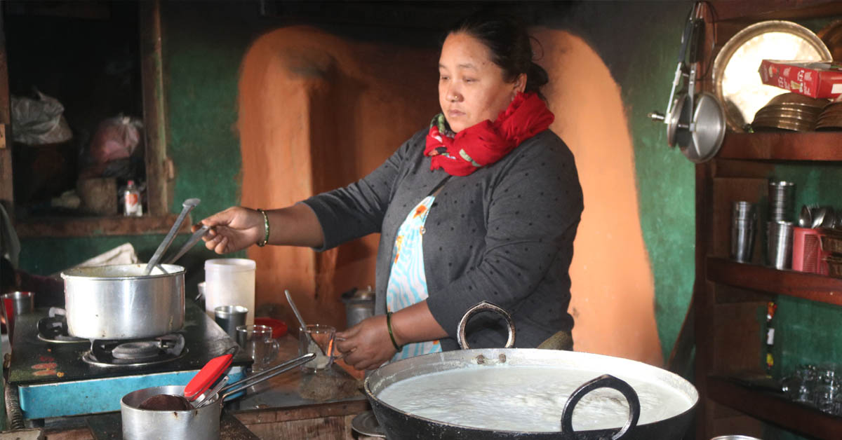 चिया बेचेरै विरसले छोराछोरीलाई स्नातकोत्तर पढाइन्