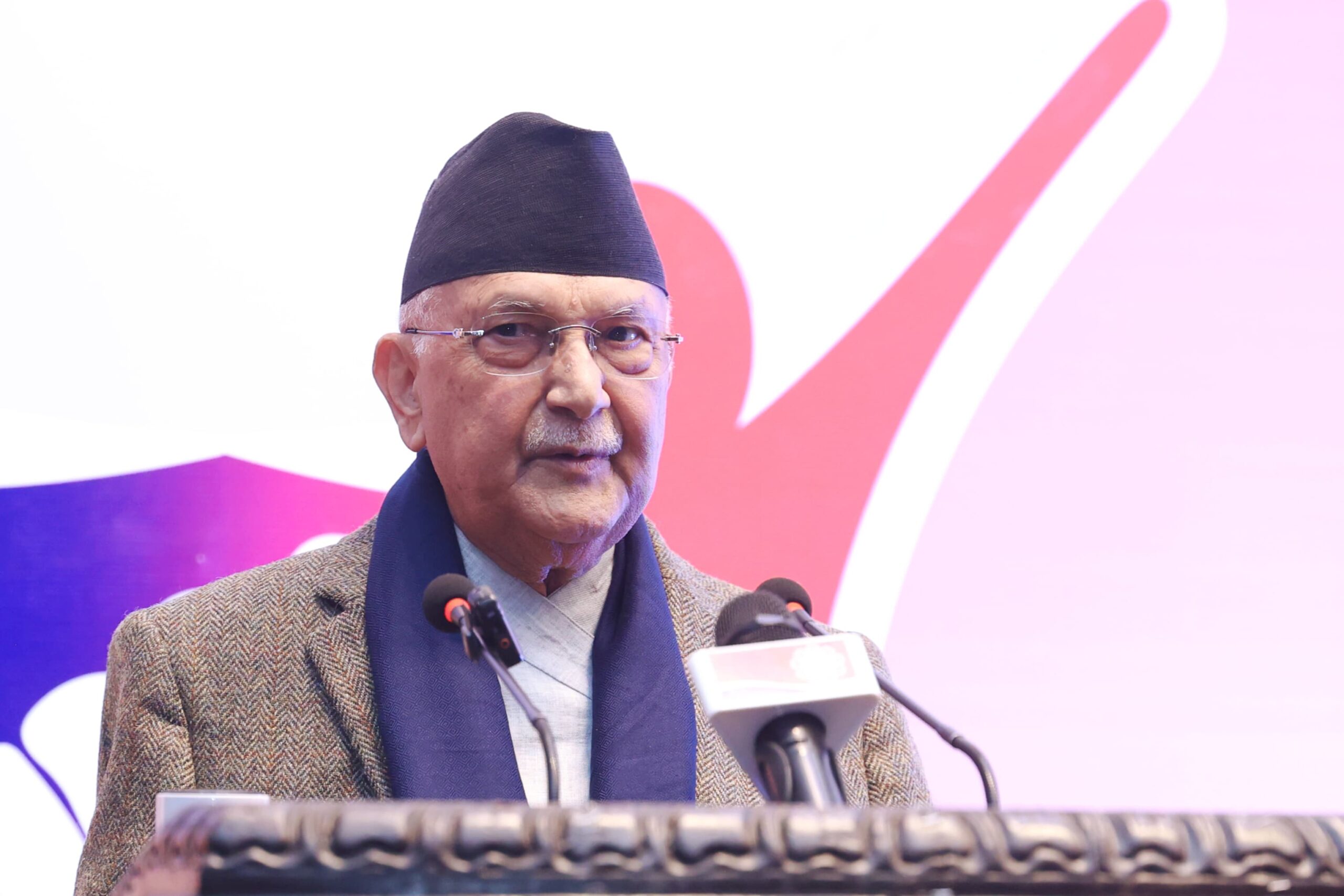 श्रमिकलाई न्यनतमभन्दा कम पारिश्रमिक दिइए दण्डनीय हुन्छ : प्रधानमन्त्री