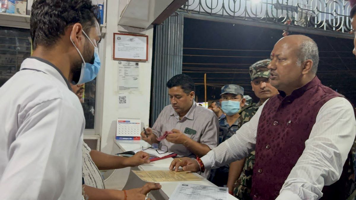 मधेस मुख्यमन्त्रीद्वारा मिर्चैयाका अस्पताल अनुगमन : दुई जना पक्राउ