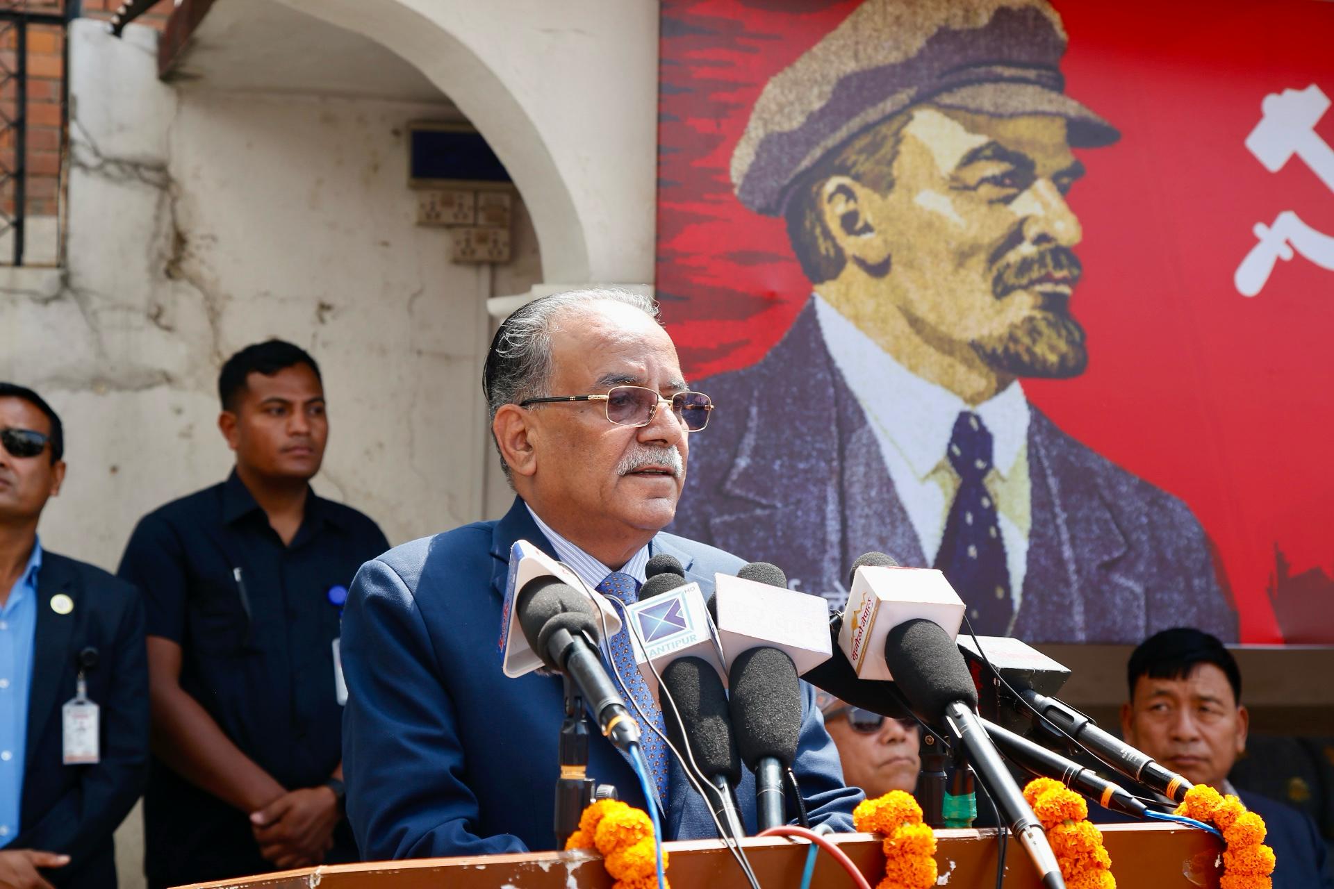 शिक्षकहरूलाई आन्दोलन नरोक्न प्रचण्डको अपिल