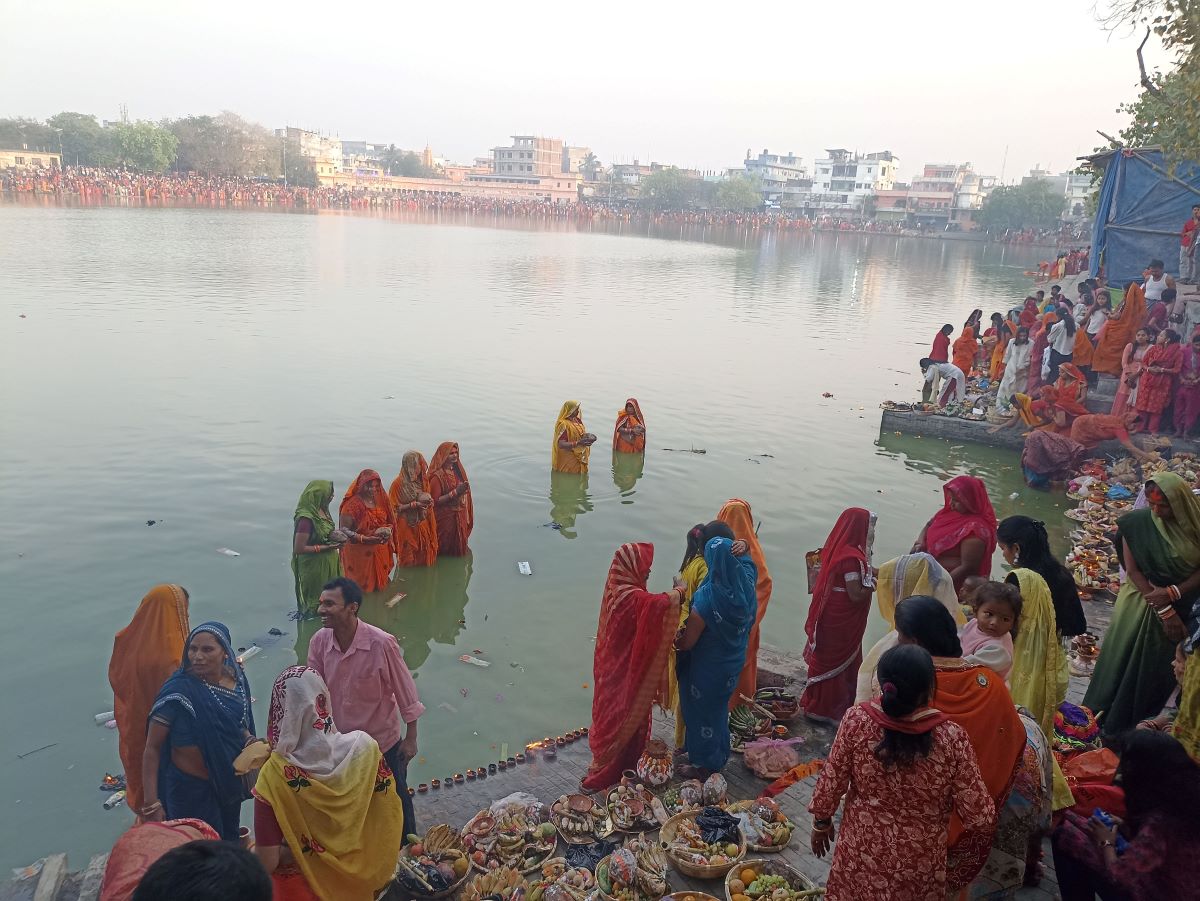 उदाउँदो सूर्यलाई अर्घ्य दिँदै चैती छठपर्व सम्पन्न