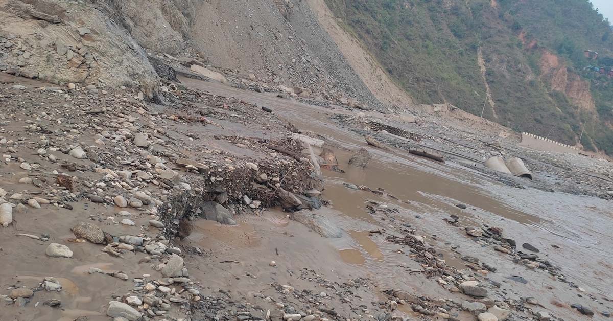 नेपालमा खोलाको बगरमा ‘प्लेसर गोल्ड’